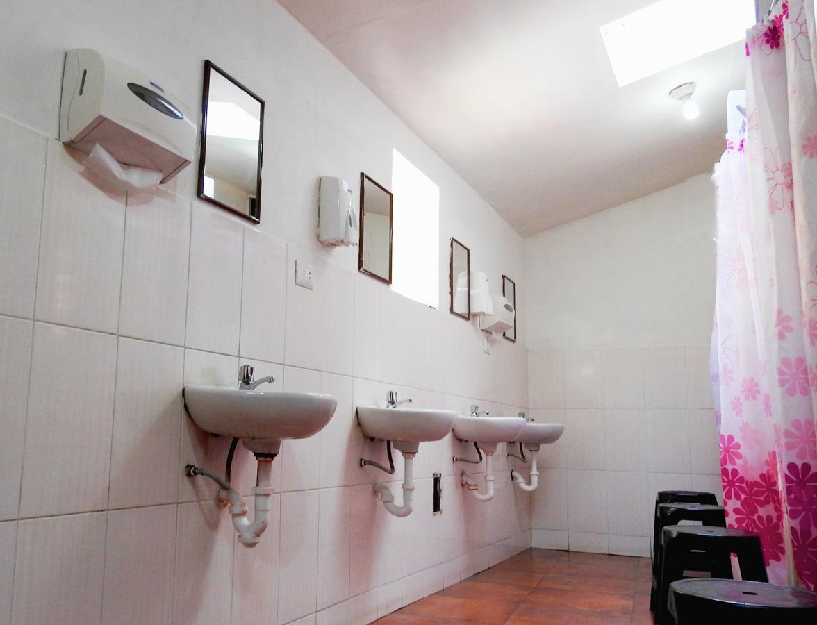 Cama en habitación compartida femenina de 6 camas